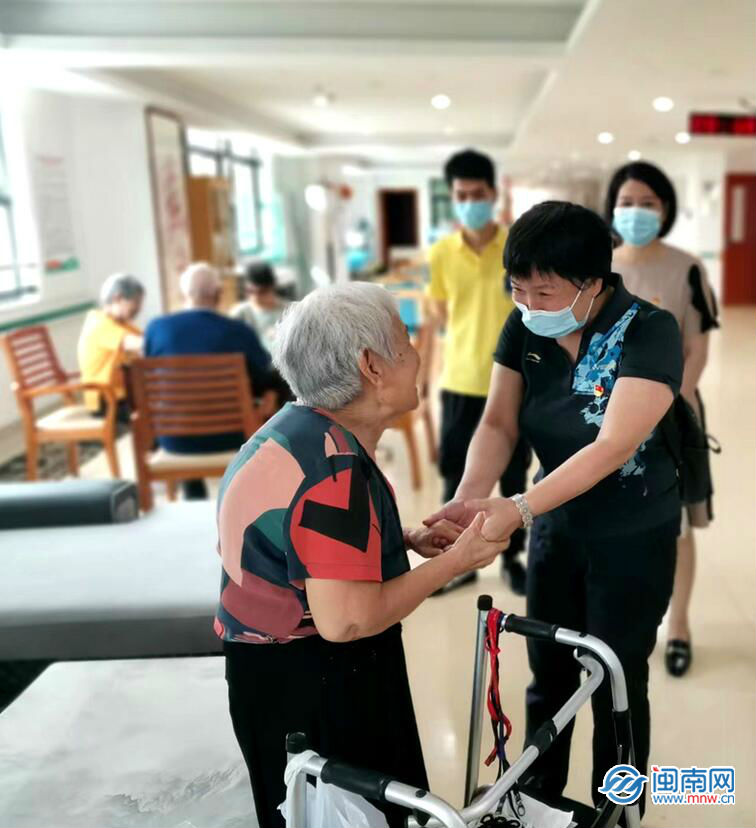 深入基層送溫暖，黨建引領暖夕陽——薌城區社保中心黨支部開展關愛老人主題黨日活動